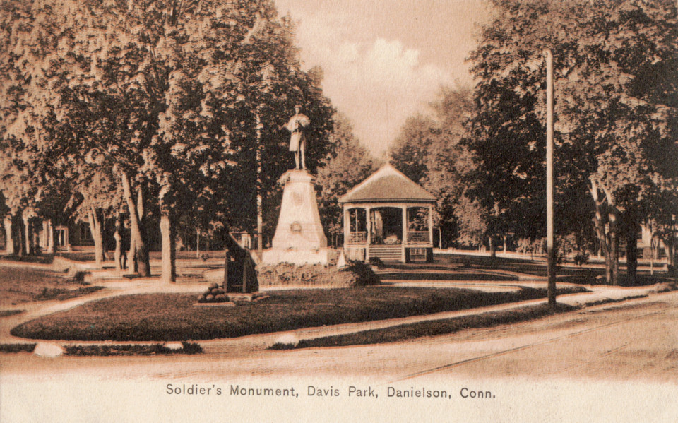 Soldiers' Monument, Danielson